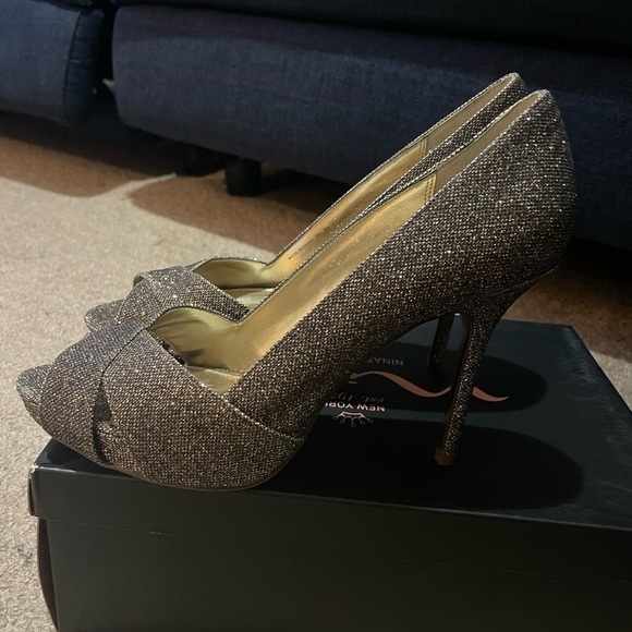 Mina Peep Toe Silver Sparkly Heels Size 8.5 M - Picture 1 of 7